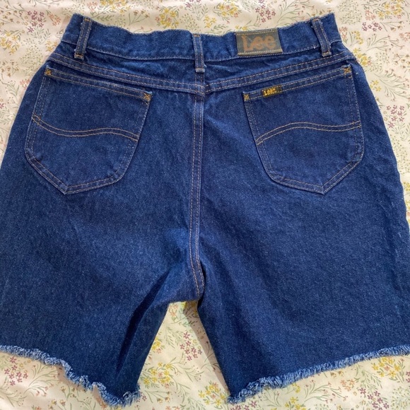 Vintage high waisted denim Lee shorts - Picture 2 of 8
